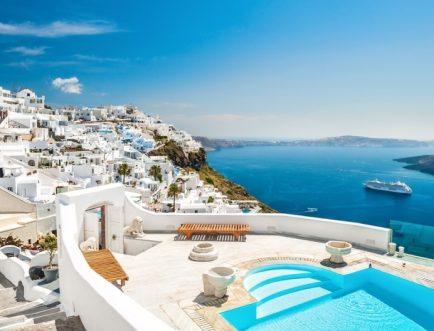 Santorini, una dintre cele mai frumoase insule din Europa