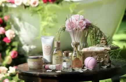 SABON FESTIVE ROSES