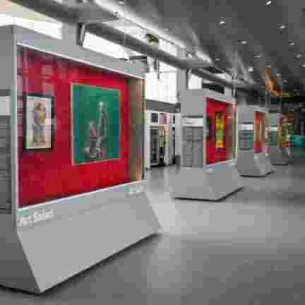 Art Safari si MNAR expozitie pe aeroport
