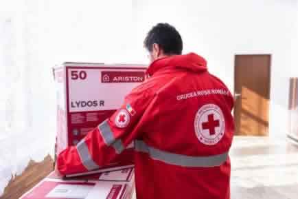 Cele 533 de boilere donate de Ariston în acest an au fost distribuite de voluntarii filialelor de Cruce Roșie în 28 județe, nivelul de necesitate fiind mai pronunțat în Timiș, Arad, Teleorman, Buzău și Mehedinți.