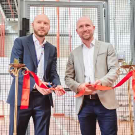 Michael Holm, Diageo, (D) si Alexander Pavlov, FM Logistic, (S) inaugurează depozitul din Dudeștii Noi, în septembrie 2021