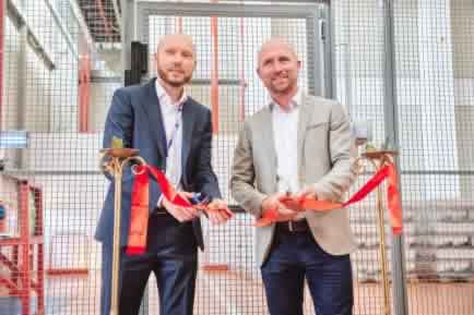 Michael Holm, Diageo, (D) si Alexander Pavlov, FM Logistic, (S) inaugurează depozitul din Dudeștii Noi, în septembrie 2021